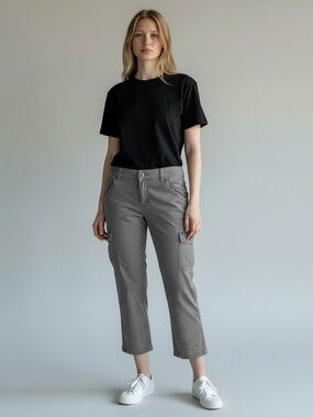Sonoma Women's Gray Cropped Cargo Pants